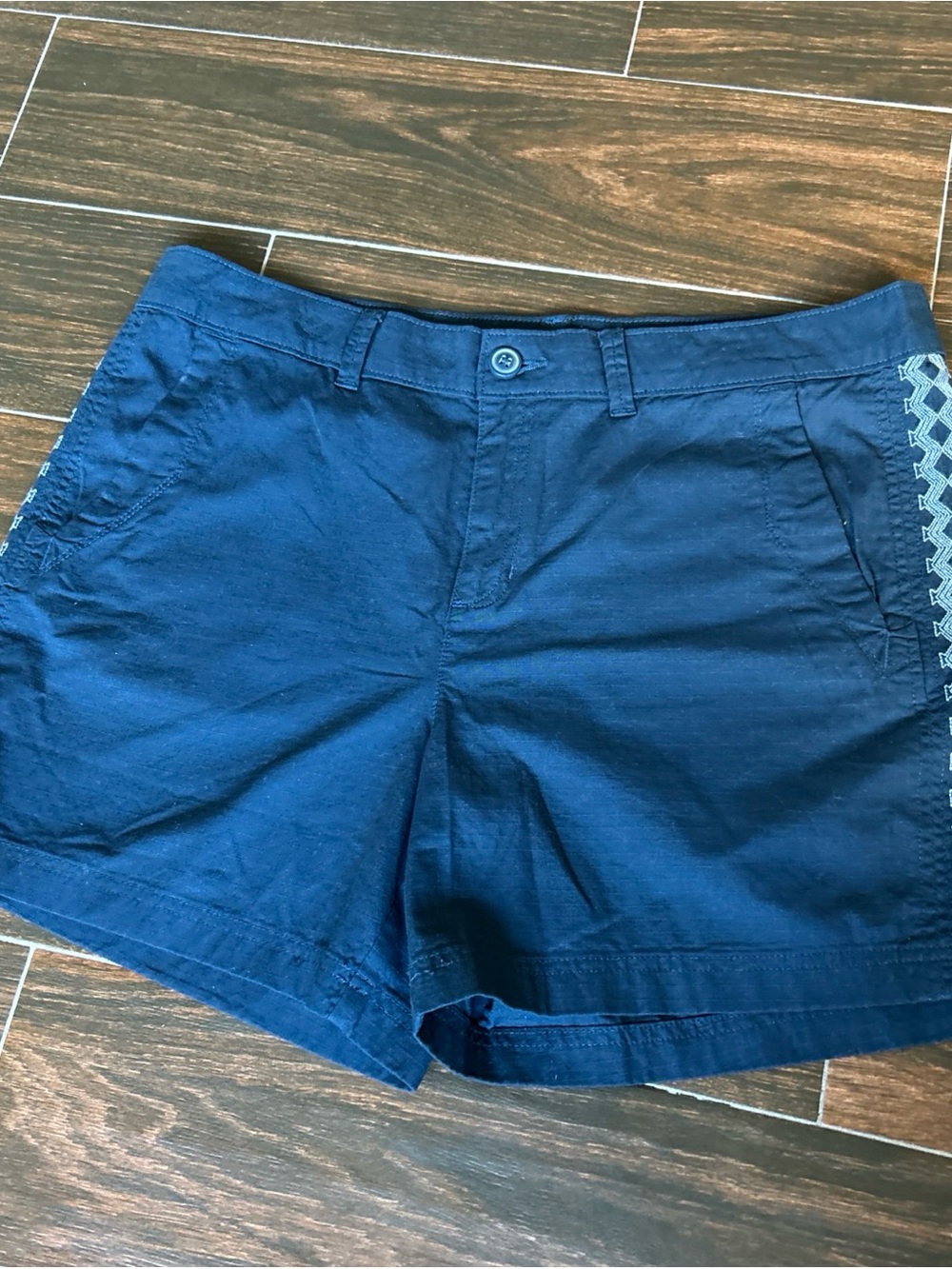 Eddie Bauer Navy Women's Embroidered Side-Panel Shorts
